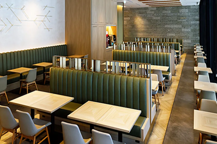 朝食会場について