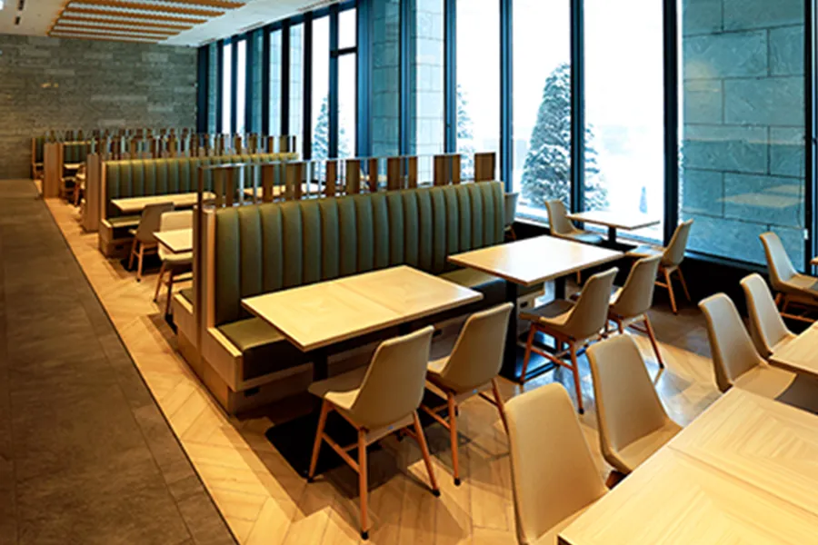 朝食会場について