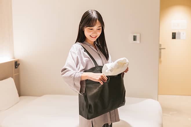 Please feel free to wear the hotel’s loungewear and slippers when using the bathhouse.