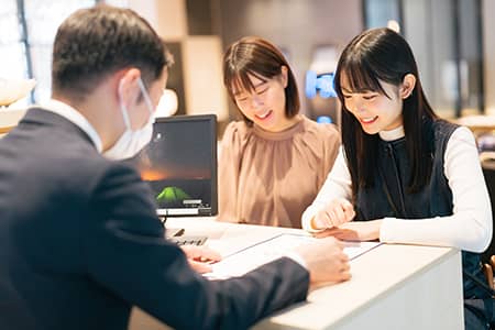 Front Desk & Lobby Services